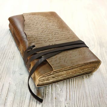 Old Diary, Book Old, Journal Christmas, Vintage Diary, Old Book Crafts, Medieval Books, Diary Covers, Leather Journal Cover, How To Age Paper