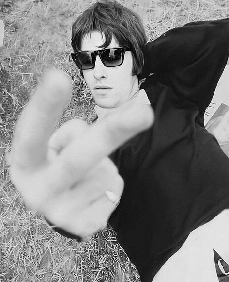 Liam Gallagher, Oasis, A Man