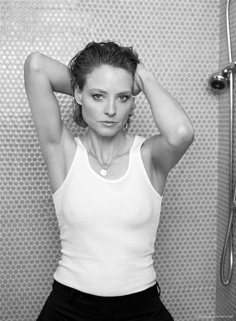 Jodie Foster.  SOOO talented. Jody Foster, Jodi Foster, Jodie Foster, Country Stars, White Photo, Best Actress, American Actress, Celebrities Female, Movie Stars