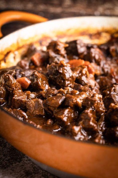 Beef And Guinness Pie, Le Creuset Recipes, Beef Pot Pies, Beef Pies, Work Meals, Flaky Pie Crust, Butter Pie, Homemade Pie Crusts, Braised Beef