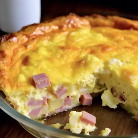 Impossible Ham And Swiss Pie Impossible Ham And Swiss Pie 12 Tomatoes, Impossible Ham And Swiss Pie Bisquick, Ham And Swiss Pie, Bisquick Impossible Quiche Recipe, Ham And Swiss Quiche, Ham And Leek Pie, Swiss Quiche, Ham Pie, Ham And Swiss