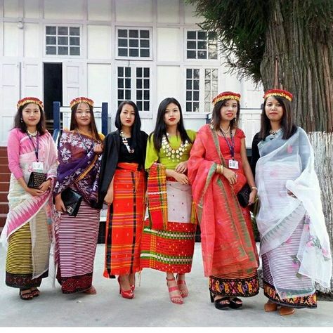 Indian Traditional Dresses State Wise, Indian Traditional Dresses, India Traditional Dress, Ethnic Dresses, Northeast India, Traditional Indian Dress, India People, Ethnic Dress, Indian Traditional