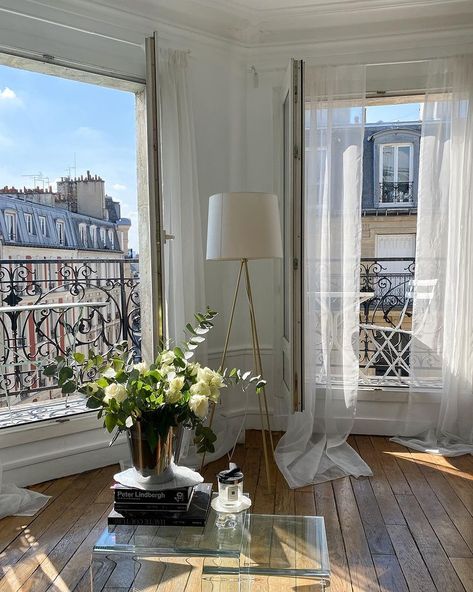 All Posts • Instagram French Style Apartment, French Interior Style, Parisian Style Apartment, Parisian Style Home, Parisian Interior Design, Parisian Apartment Decor, Paris Home Decor, French Style Interior, Parisian Decor