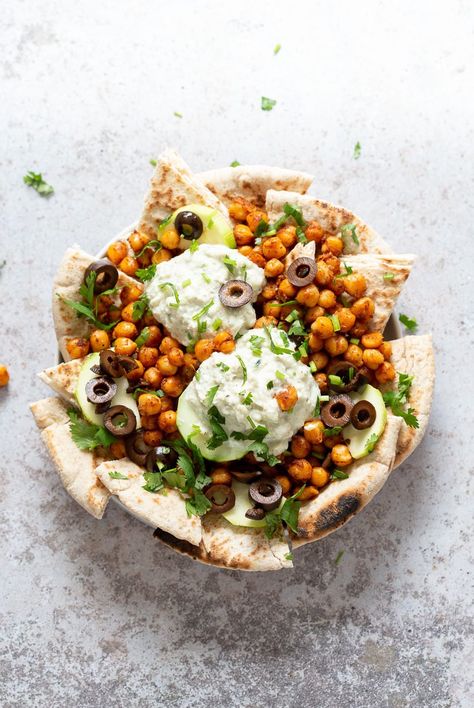 Vegan Mediterranean Nachos with Shawarma Chickpeas, Tzatziki, Olives, Pita bread - Vegan Richa Potluck Vegan, Mediterranean Nachos, Vegan Mediterranean, Shawarma Spices, Nutritional Yeast Recipes, Vegan Tzatziki, Yeast Recipes, Vegan Sandwiches, Pain Pita