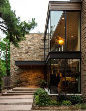 A beautiful home w/a modern-retro design Modern Entrance, Modern House Facades, Entrance Design, Design Exterior, Zaha Hadid, Architecture Exterior, Sustainable Architecture, Facade House, Residential Architecture