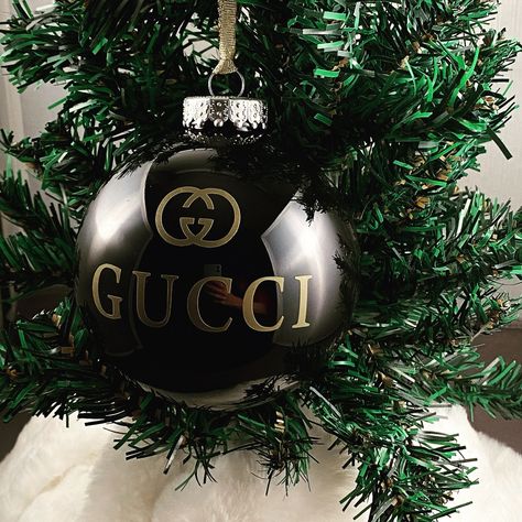 Gucci Ornaments, Gucci Christmas Ornaments, Glam Christmas Decor, Xmas Baubles, Glam Christmas, 25 Days Of Christmas, Ribbon On Christmas Tree, Winter Wallpaper, Christmas Ornaments Homemade