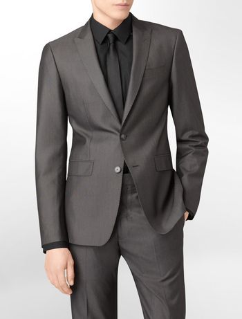 camisa preta Grey Suit Black Shirt, Black And Grey Suit, Grey Tux, Terno Slim Fit, Tuxedo Wedding Suit, Terno Slim, Grey Suit Men, Dark Gray Suit, Charcoal Gray Suit