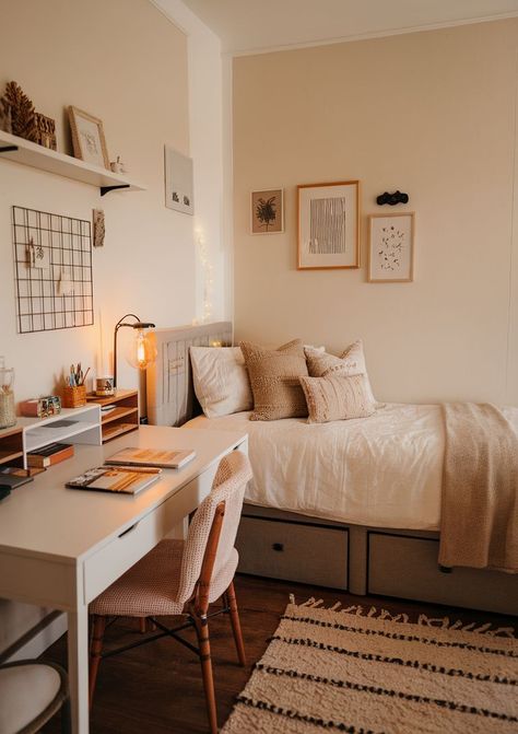 Soft Minimalist Bedroom Ideas That Are Simple and Elegant Minimalist Bedroom Dorm, Aesthetic Rooms For Teens, Student Bedroom Ideas, Minimalist College Dorm, Neutral Dorm Room Ideas, Earthy Dorm Room Ideas, Dorm Inspo Cozy, Cozy Rustic Bedroom, Minimalistic Furniture