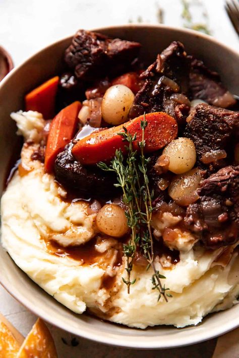 Easy Sunday Dinner, Easy Dinner Party Recipes, Beef Bourguignon Recipe, Dinner Quick, Sunday Dinner Recipes, Family Friendly Dinners, Dinner Party Recipes, Slow Cooker Beef, Family Meal