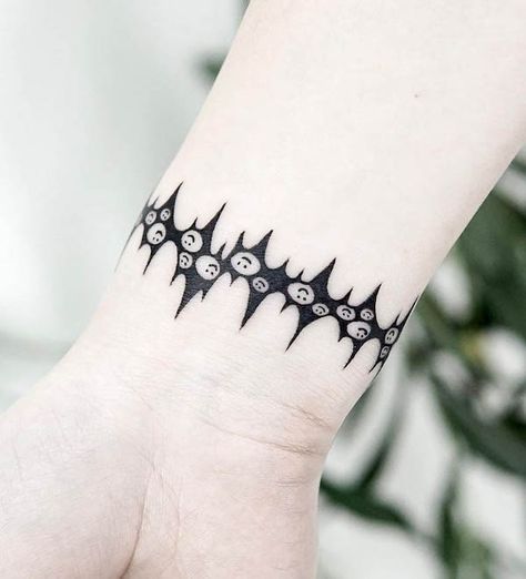 54 Bracelet Tattoos That Are Better Than Jewelry - Our Mindful Life Watercolor Bracelet Tattoo, Bracelet Tattoo Ideas For Women, Skull Bracelet Tattoo, Braclet Tattoo, Armband Tattoo Meaning, Lego Bracelet, Tiny Tattoos With Meaning, Wrist Band Tattoo, Bracelet Tattoos