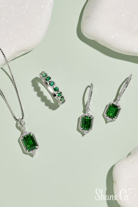 Jewelry Group Photoshoot, Green Jewelry Photography, Gemstone Jewelry Photography, Diamond Jewellery Photography, Diamond Photography, Jewelry Ad, Jewellery Shoot, Jewerly Set, Jewellery Photography Inspiration