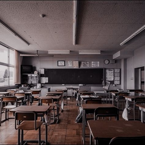 Schoolcore Aesthetics, Highschool Aesthetic Classroom, Gone Michael Grant, Classroom Interior, American High School, Forbidden Fruit, High School Classroom, Dream School, Highschool Aesthetic