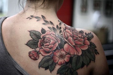 If you have ever looked into outdoor, nature-inspired tattoos, you've probably seen Alice Carrier's art without even realizing it. Rose Back Tattoo, Tattoo Colors, Image Flower, Flor Tattoo, Pink Rose Tattoos, Rose Shoulder Tattoo, Wonderland Tattoo, Tattoo Color, Tattoo Zeichnungen