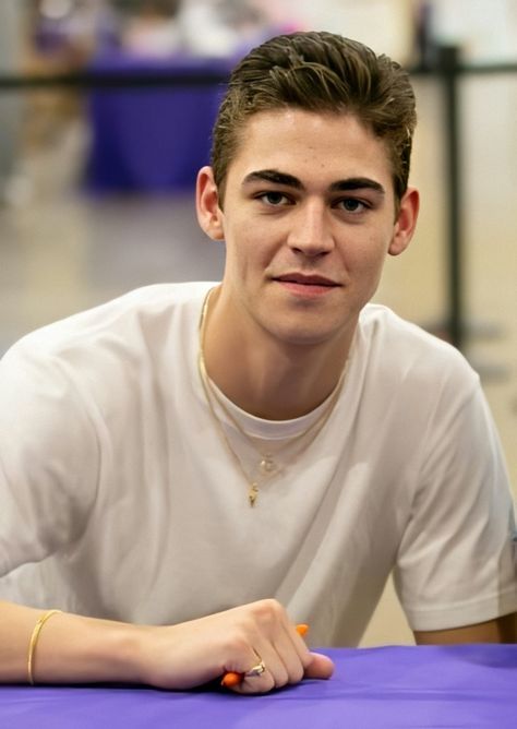 hero fiennes-tiffin photos Hero Fiennes Tiffin Aesthetic, Hero Fiennes Tiffin After, Hero Fiennes Tiffin Hardin, Hot Hero, Hardin Scott, After Movie, Hero 3, Book Boyfriends