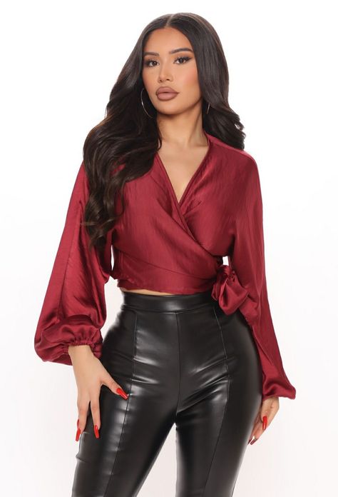 Leather Leggings Outfits, Satin Top Outfit, Satin Blouse Outfit, Leather Leggings Fashion, Leggings Outfits, Long Crop Top, Satin Blouse, Satin Top, Blouse Outfit