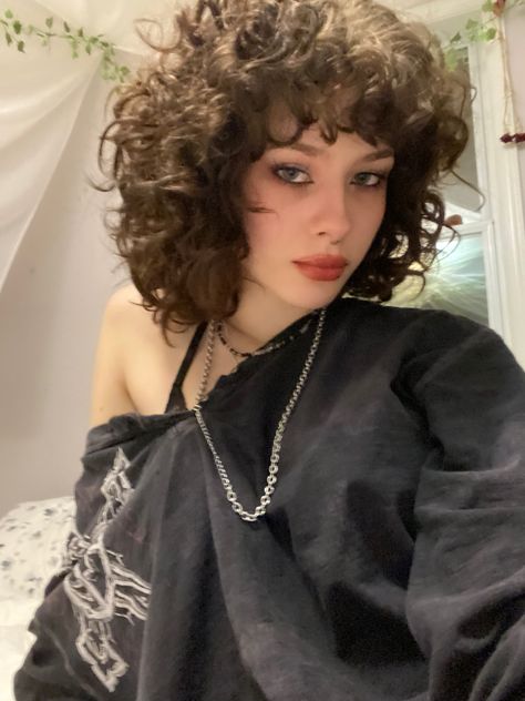 3a3b Curly Hair Short, Curly Short Haircuts With Bangs, Curly Haired Goth, Grunge Haircut Curly, Curly Grunge Hair, Short Grunge Hair Curly, Alt Curly Hairstyles, Goth Curly Hair, Short Curly Hair Ideas