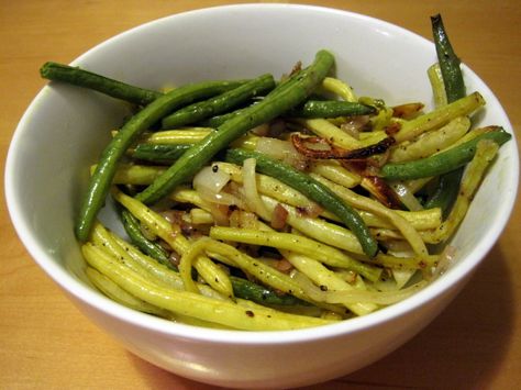 WHY HAVE I NEVER ROASTED GREEN BEANS BEFORE???? Earlier this week I sent a desperate plea to my former boss for some recipe ideas. I am/was in a recipe funk — so uninspired that I couldn&#821… Yellow Bean Recipes, Yellow Beans Recipe, String Bean Recipes, Yellow Beans, Roasted Green Beans, Vegetable Side Dishes Recipes, Side Dishes Recipes, Summer Eating, Green Bean Recipes