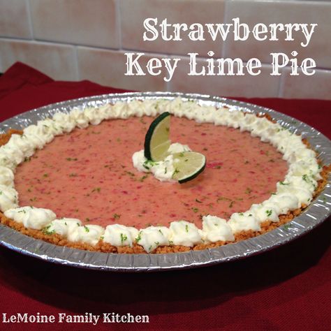 Pie Key Lime, Mini Key Lime Pies, Icebox Desserts, Dessert Summer, Summer Pie, Freeze Dried Strawberries, Perfect Pies, Lime Pie, Key Lime Pie