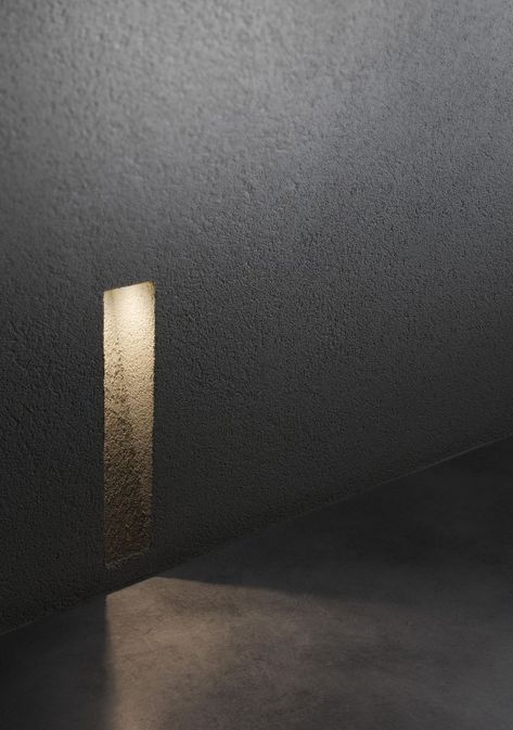 The reliability and durability of concrete reinterpreted in the design of new compact forms with no sharp edges. Cem exploits the potential offered by latest generation LEDs technology to create grazing light effects, diffuse lighting and dedicated accent lighting solutions for walkways, allowing you to customize your outdoor space with a contemporary and unique touch. #LineaLightGroup #Linealight #lightingdesign #indoorlighting #LightingProject #architecture #indoor #lighting #light #design Hidden Wall Lighting, Facade Lighting House, Wall Hidden Light, Stone Wall Lighting, Concrete Lighting, Exterior Wall Lighting, Minimalist Lighting Design, Diffuse Lighting, Exterior Handrail