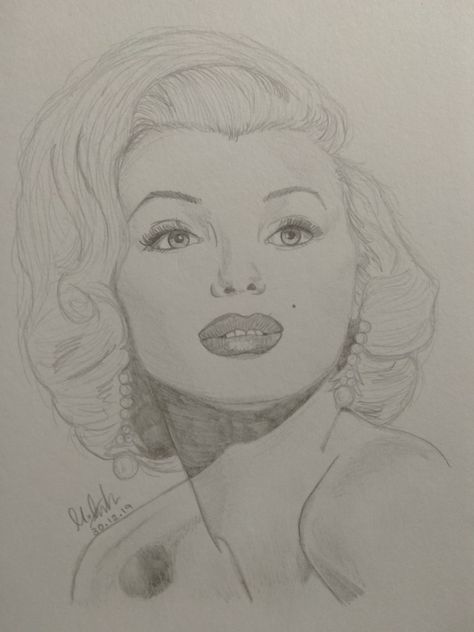 Drawing Of Marilyn Monroe, Marlyne Monro Drawings, Marylin Monroe Art Drawing, Marlin Monroe Sketches, Marilyn Monroe Sketch Pencil, Merlin Monroe Sketches, Marilyn Monroe Portrait, Cool Pencil Drawings, Handmade Felt