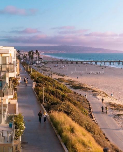 Manhattan Beach Homes, Malibu Mansion, Los Angeles Aesthetic, Beach House Aesthetic, Manhattan Beach California, California Love, City Of Angels, Manhattan Beach, Beach California