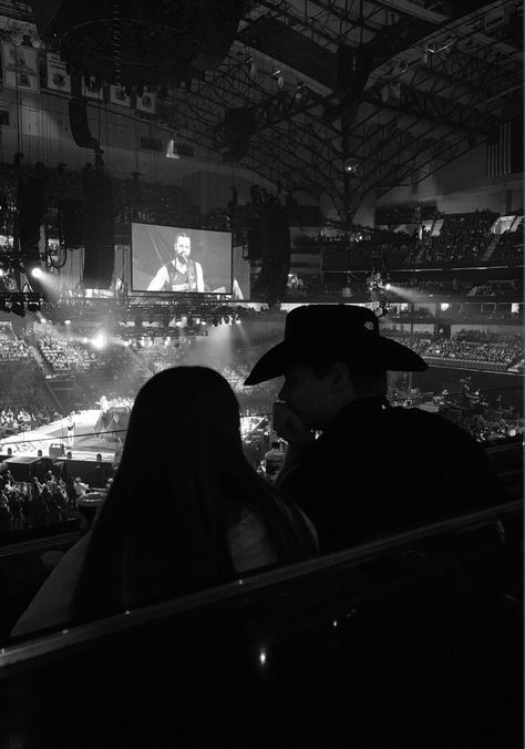 Concert Couple Relationship Goals, Concert Aesthetic Country, Country Concert With Boyfriend, Concert Pictures With Boyfriend, Couple Concert Aesthetic, Country Concert Picture Ideas Boyfriend, Nashville Couples Photos, Concert Pics With Boyfriend, Couples Concert Pictures