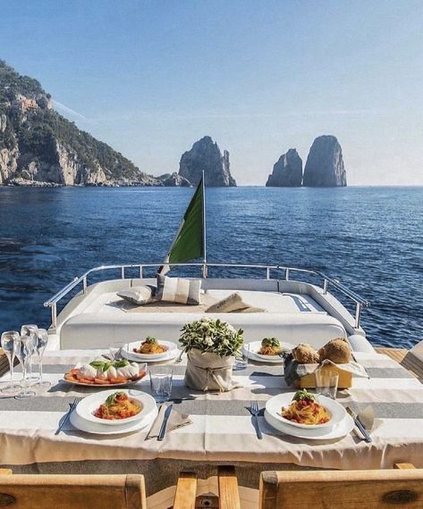 Yacht Aesthetic, Capri Italia, Sailing Holidays, Capri Italy, Yacht Life, Italy Aesthetic, Boats Luxury, Yacht Design, Visit Italy