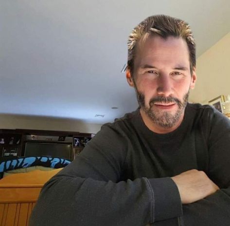 Keanu Reeves Selfie Picture 2024, Keanu Reeves Video Call 2024, Keanu Reeves Recent Photos, Keanu Reeves Pictures 2024, Keanu Reeves Selfie, Keanu Reeves Beard, Keanu Reeves Pictures, Air Force Women, Keanu Reeves Life