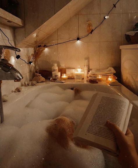 Bed Aesthetic, Cozy Bath, Aesthetic Bath, Bath Aesthetic, Aesthetic Bathroom, Vintage Bathrooms, Cozy Aesthetic, Reading A Book, Relaxing Bath