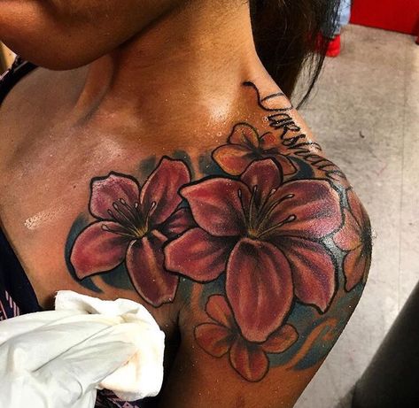 Dark Skin Tattoo, Girl Shoulder Tattoos, Snakebites, Tattoos For Black Skin, Pretty Tattoos For Women, Dope Tattoos For Women, Shoulder Tattoos For Women, Stylist Tattoos, Cute Tattoos For Women