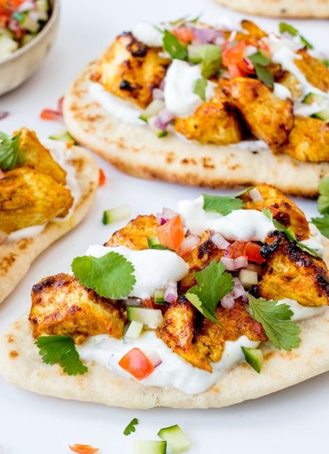 Forget Tex-Mex — we’re going Tikka-Taco! Tikki Masala, Recipes With Naan Bread, Bbq Chicken Recipes, Taco Pizza, Chicken Masala, Chicken Tikka Masala, Grilled Chicken Recipes, Chicken Tikka, Breaded Chicken