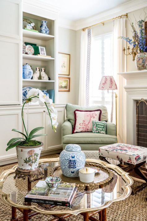 Tour A Grandmillennial Home Bursting with Chintz and Charm - The Glam Pad Antique Furniture Modern Styling, Traditional Preppy Home Decor, Chic Traditional Decor, Grand Millennial Family Room, French Grandmillenial Style, Southern Maximalist Decor, Southern Preppy Home Decor, Classic Timeless Home Decor, Grand Millennial Living Room Decor