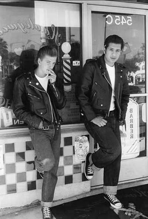 Rockabilly Man, Rockabilly Style Men, Grease Outfits, Greaser Style, Greaser Hair, Mode Rockabilly, 50s Rock And Roll, Rockabilly Men, Sock Hop