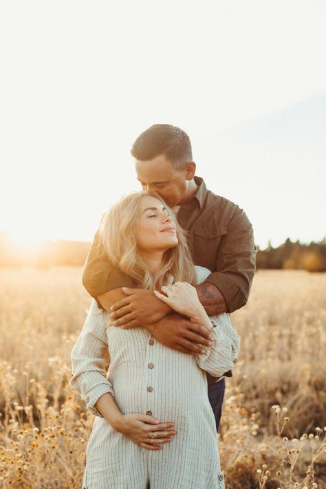 Couple Maternity Poses, Family Maternity Pictures, Pregnancy Announcement Photoshoot, Maternity Photography Poses Outdoors, Golden Fields, Maternity Photography Poses Couple, Outdoor Maternity Photos, Maternity Photography Poses Pregnancy Pics, Couple Pregnancy Photoshoot