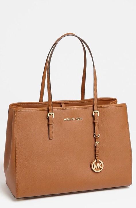 . Sac Michael Kors, Mk Handbags, Cheap Michael Kors, Handbag Stores, Bag Aesthetic, Michael Kors Outlet, Mk Bags, Kelly Bag, Victorias Secret Models