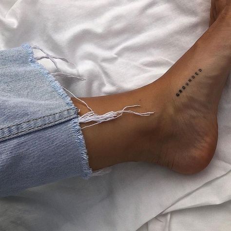 One Word Tattoos, Foot Tattoos For Women, Geniale Tattoos, Cool Small Tattoos, Discreet Tattoos, Dainty Tattoos, Foot Tattoo, Little Tattoos, Simplistic Tattoos