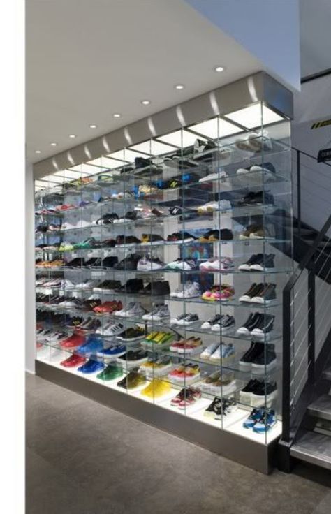 In my Nike store, I will have a showcase on the side walls to atrract shopper. In the showcase I will have Nike shoes. Sneakerhead Room, Sneaker Closet, Shoe Store Design, Sneaker Displays, Desain Pantry, Shoe Room, Dream Closet Design, Luxury Closets Design, Design Del Prodotto