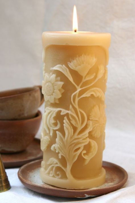 Curiously Intricate And Really Satisfying Carved Candle Art - Bored Art Candle Making Tutorial, Arte Art Deco, Candle Designs, Carved Candle, Bored Art, Water Candle, Candle Carving, Candle Glow, Diy Candle Holders