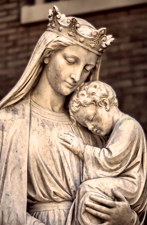 Statues For Front Porch #StatuesForGraves  #•STATUES• Mary Seat Of Wisdom, St James Cathedral Seattle, Virgin Mary Sculpture, Mother Mary Statue, Mary Sculpture, Christus Tattoo, Angel Statues Sculpture, Baby Jesus Statue, Ancient Greek Sculpture