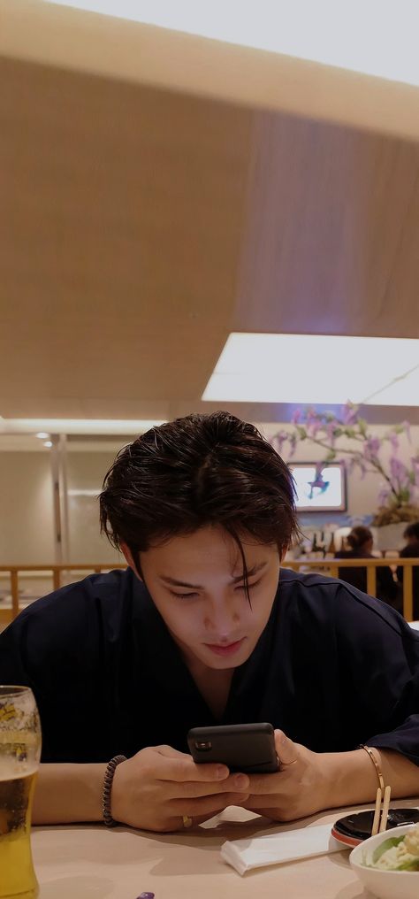 Mingyu Boyfriend Pictures, Mingyu Swimming Pool, Mingyu Id Picture, Mingyu Boyfriend Pics, Mingyu Picture, Mingyu Boyfriend Material Lockscreen, Mingyu Birthday, Boyfriend Mingyu, Wonwoo And Mingyu