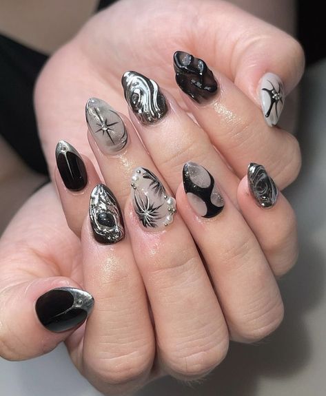 Nail Art Hitam Aesthetic, Ateez Nails, Aesthetic Alien, Alien Nails, Punk Nails, Nail Art Studio, Grunge Nails, Almond Nails Designs, Really Cute Nails