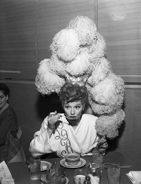 Lucille Ball in elaborate headdress eating soup at the MGM Commissary during the filming of Ziegfeld Follies (1945) Lucille Ball Costume, Lucy And Desi, Redhead Costume, Lucy And Ricky, Dance Coach, Ziegfeld Follies, Old Hollywood Actresses, Desi Arnaz, Hollywood Heroines