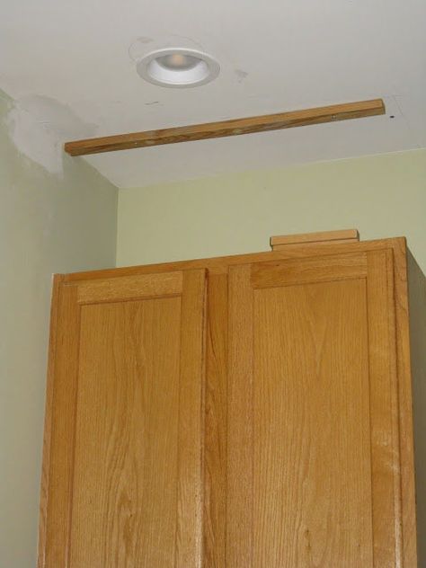 How to close the space above kitchen cabinets Kitchen Trim, Space Above Kitchen Cabinets, Cabinets To Ceiling, Top Of Cabinets, Painting Oak Cabinets, Trim Ideas, Above Cabinets, Above Kitchen Cabinets, Oak Kitchen Cabinets