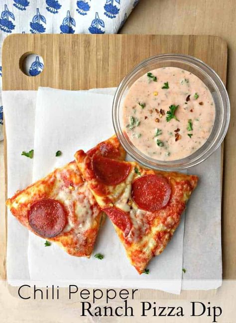 Chili Pepper Ranch Pizza Dipping Sauce - Delicious Made Easy Pizza Roll Dipping Sauce, Pizza Dipping Sauce Recipes, Dip For Pizza, Pizza Dipping Sauce, Pizza Sauces, Pizza Dip Recipes, Ranch Pizza, Spicy Pizza, Dip Dip