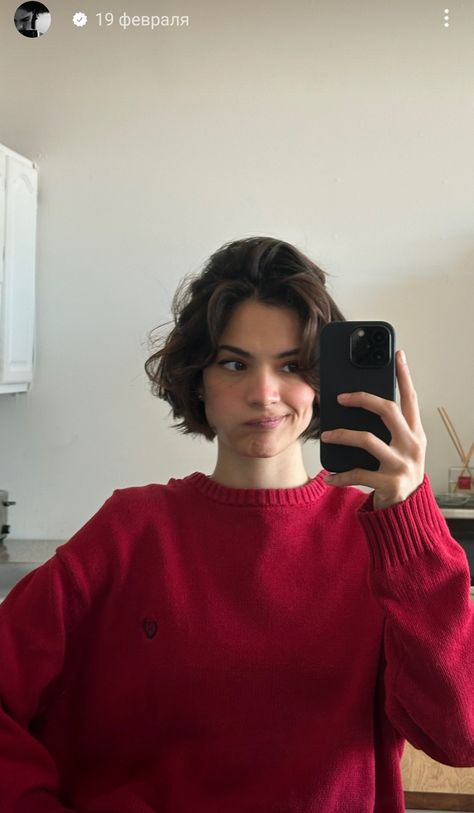 Yeslydimate Short Hair, Boyfriend Bob Haircut, Yeslydimate Hair, Short Fluffy Bob, Feminine Short Hair, Short Wavy Haircuts, Really Short Hair, Short Brown Hair, Hair Inspiration Short