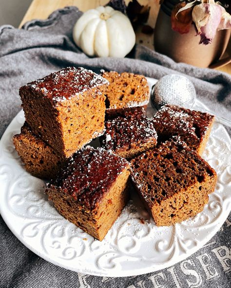 Small-batch Gingerbread Snack Cake - Mini Batch Baker Small Batch Gingerbread, Small Batch Cake, Small Batch Cookies, Granola Clusters, No Bake Granola Bars, Small Batch Baking, Baked Granola, Small Cake, Snack Cake