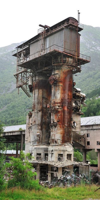 Apocalyptic Environment Concept Art, Hostile Architecture Nuclear, Urban Buildings Architecture, Built Environment Photography, Abandoned Factory Exterior, Abandoned Industrial Buildings, Industrial Dystopia, Distopian Architecture, Decay Architecture