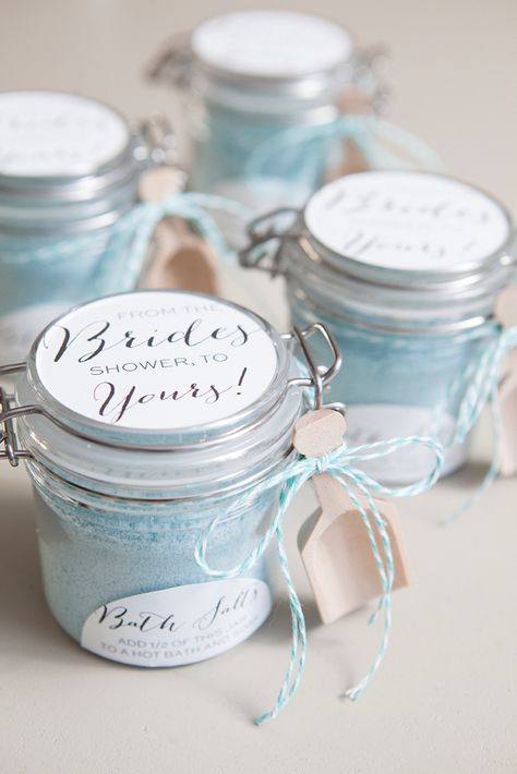 DIY -- How to make your own Bridal Shower "Bath Salt" Favors + free label download! Spa Bridal Shower, Bridal Shower Favors Diy, Fiesta Shower, Bath Salts Gift, Bath Salts Diy, Bride Shower, Bridal Shower Diy, Wedding Shower Favors, Wedding Favors Cheap