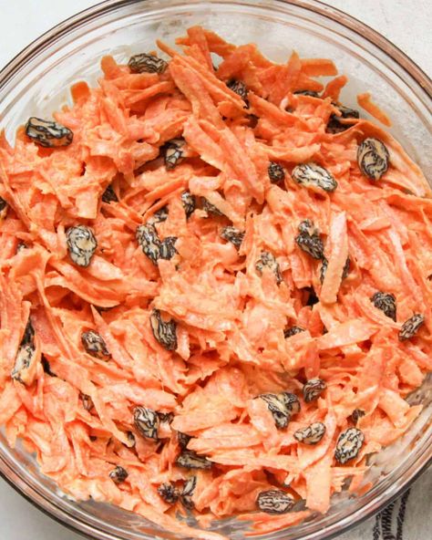 Carrot and Raisin Salad - Savas Kitchen Raisin Salad, Frito Corn Salad, Carrot Raisin Salad, Carrot Salad Recipes, Superfood Salad, The Country Cook, Cookout Food, Fun Salads, Carrot Salad