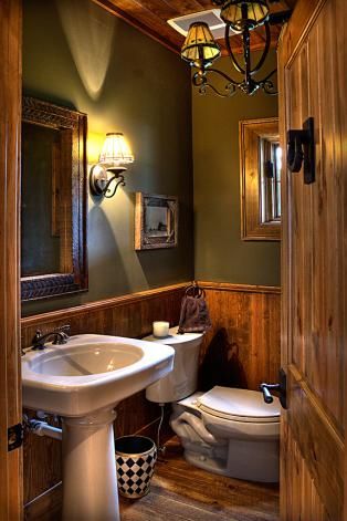 Rustic bathroom.  Beautiful light fixtures Small Rustic Bathrooms, Chalet Modern, Makeover Kamar Mandi, Rustic Bathroom Lighting, Small Log Cabin, Cabin Bathrooms, Rustic Bathroom Designs, Decor Ikea, Country Bathroom